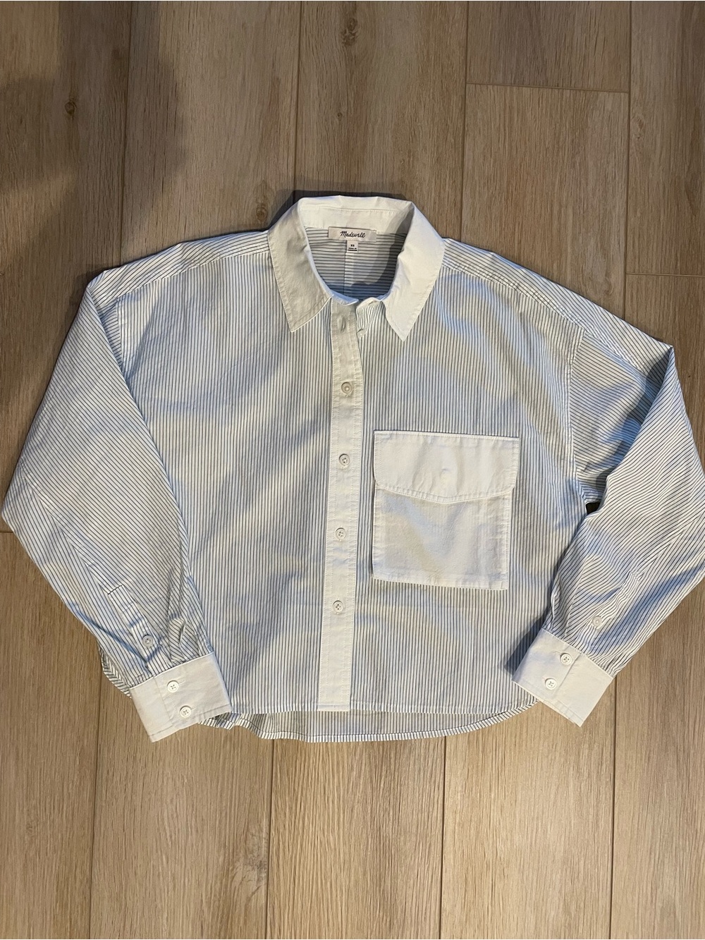 NWOT Women’s Madewell cropped Blue and White Striped Button down Shirt XS